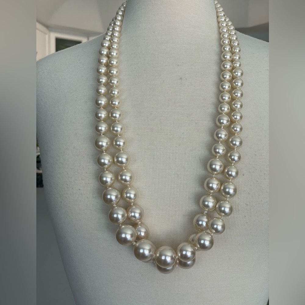 Gorgeous faux knotted faux pearls